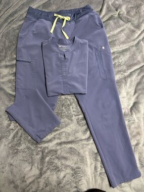Figs Women’s Space Navy Scrub Set XL/XL Tall with Lime Drawstring